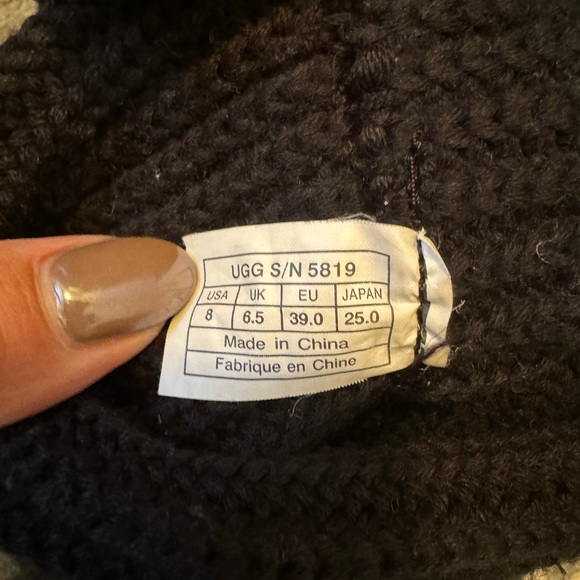 Classic tall Cardy UGGS - Picture 8 of 9